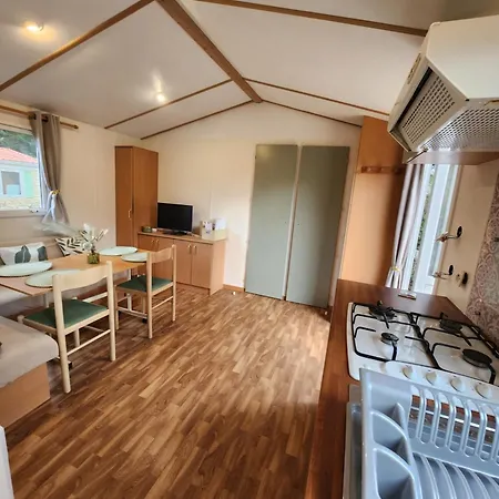 Kemp Mobilhome Les Pieds Dans L Eau Avec Piscine *