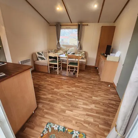 Campsite Mobilhome Les Pieds Dans L Eau Avec Piscine