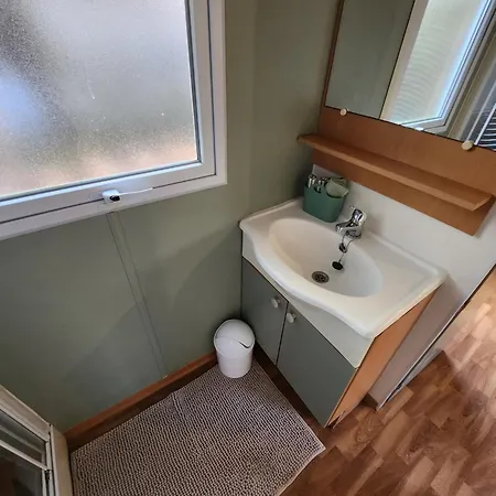 Mobilhome Les Pieds Dans L Eau Avec Piscine
