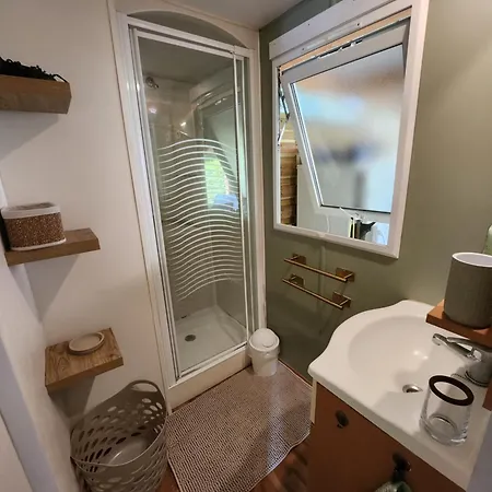 Kemp Mobilhome Les Pieds Dans L Eau Avec Piscine