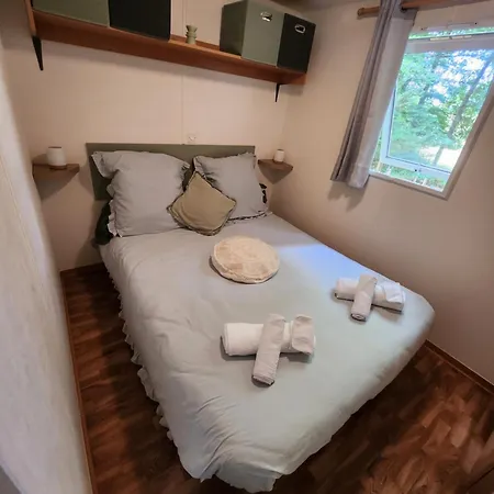 Mobilhome Les Pieds Dans L Eau Avec Piscine *